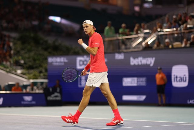 Tenista Jakub Menšík při finále turnaje v Miami | foto: Geoff Burke,  Reuters