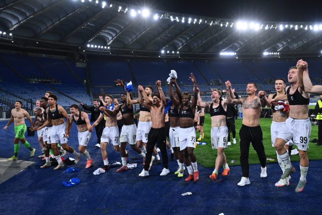 Hráči Plzně oslavují vítězství nad AS Řím | foto: Reuters