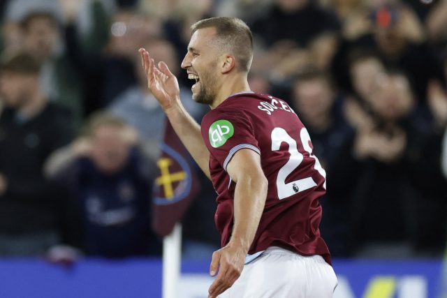Tomáš Souček vstřelil 38. gól v Premier League a vyrovnal český rekord Patrika Bergera | foto: Peter Cziborra,  Reuters