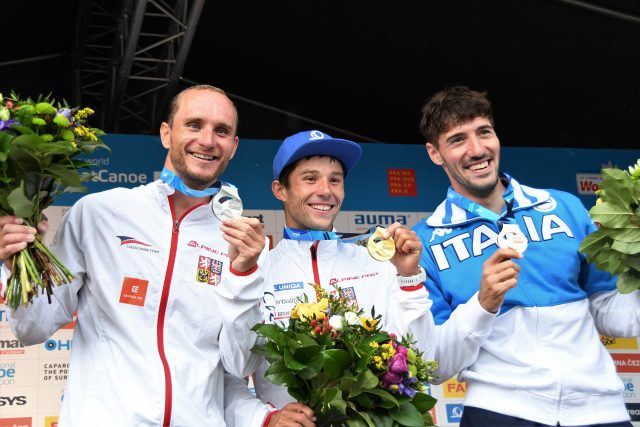 Přindiš  (vlevo) obsadil druhé místo,  Prskavec  (uprostřed) slaví v Troji zlato | foto: Iva Roháčková