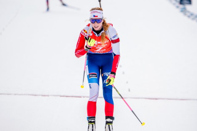 Biatlonistka Markéta Davidová v cíli stíhacího závodu v Hochfilzenu | foto: Petr Slavík,  Český biatlon