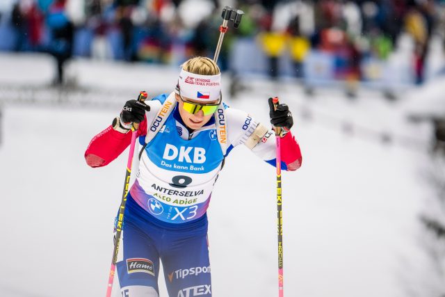 Lucie Charvátová ve sprintu v rámci Světového poháru v Antholzy | foto: Petr Slavík,  Český biatlon