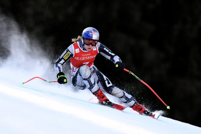Ester Ledecká ve světové elitě kraluje na sjezdových lyžích i na snowboardu | foto: Profimedia
