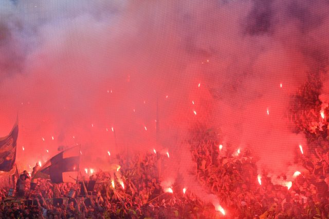 Pyrotechnika fotbalových fanoušků | foto: Profimedia
