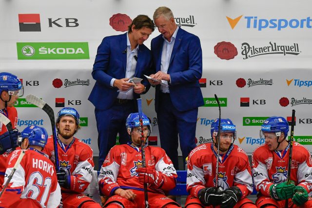 Kari Jalonen a jeho asistent Martin Erat na lavičce českých hokejistů | foto: Luboš Pavlíček,  ČTK
