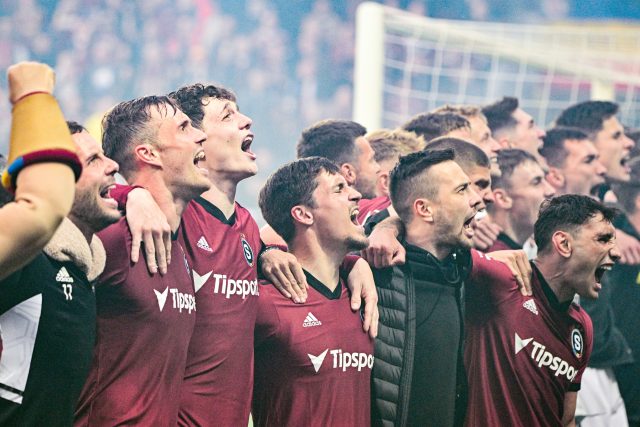 Fotbalisté Sparty slaví | foto: Roman Vondrouš,  ČTK