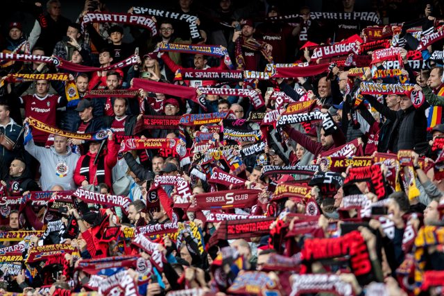 Fanoušci Sparty i Slavie projevili velký zájem o permanentní vstupenky na nadcházející sezonu | foto:  Michal Růžička / MAFRA / Profimedia 