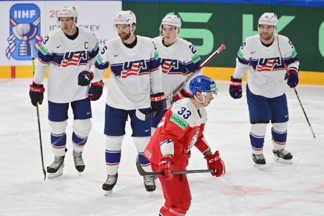 Čeští hokejisté nestačili na Američany a letošní mistrovství světa nemohou hodnotit jako povedené vystoupení | foto: Profimedia
