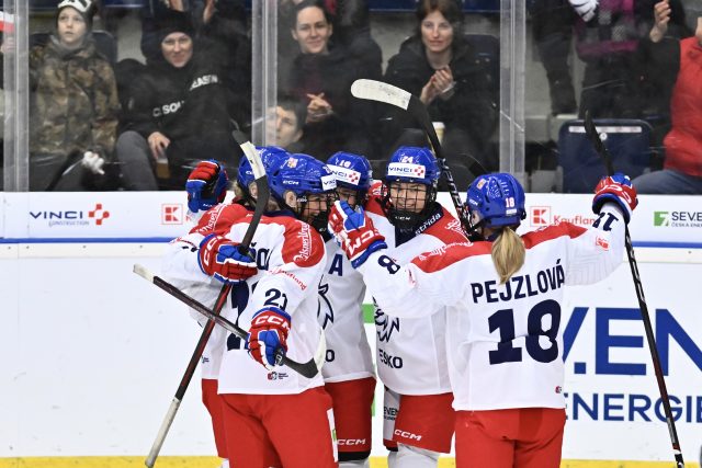 České hokejistky | foto: Radek Petrášek,  Profimedia