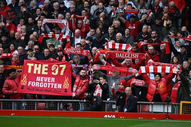 Fanoušci Liverpoolu vzdali hold 97 obětem tragédie na stadionu Hillsborough | foto: Paul Ellis,  Profimedia
