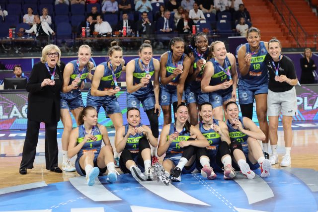 Basketbalisty USK Praha dosáhly v Eurolize na bronzovou medaili | foto: Profimedia
