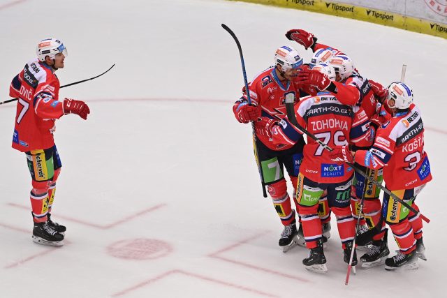 Hokejisté Pardubic srovnali finálovou sérii na 2:2. V Třinci vyhráli 6:2 | foto: Jaroslav Ožana,  ČTK