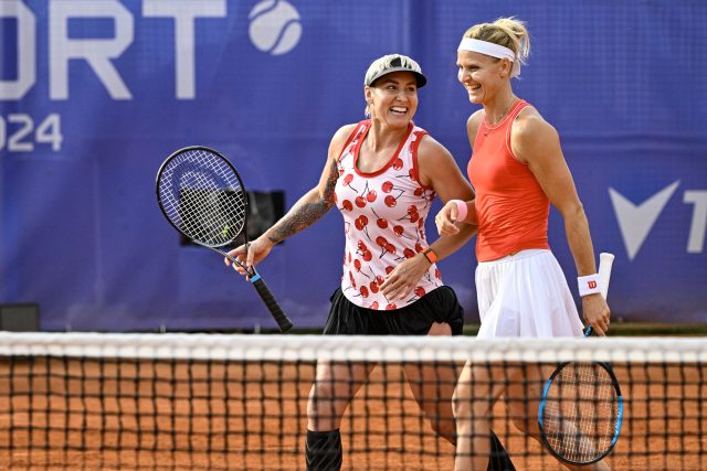 Lucie Šafářová a Bethanie Matteková Sandsová obnovily spolupráci a na turnaji v Praze postoupily do 2. kola | foto: Vít Šimánek,  ČTK