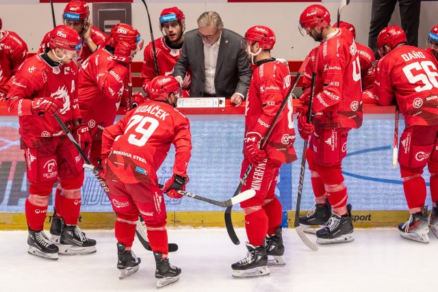 Hokejisté Třince pod vedením trenéra Zdeňka Motáka | foto: Vladimír Pryček,  Profimedia