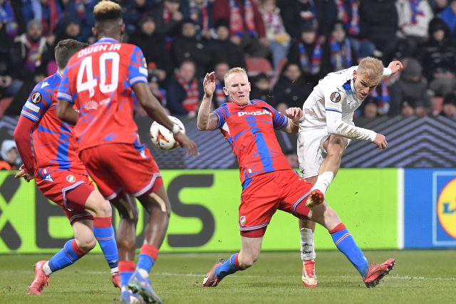 Fotbalisté Plzně v souboji s Laziem Řím. | foto: Profimedia