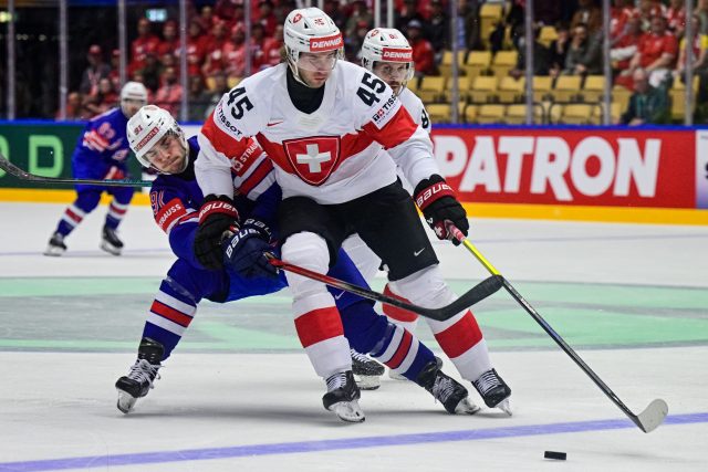 V bitvě o zlaté medaile na mistrovství světa hrají Švýcaři proti Spojeným státům americkým | foto: Vít Šimánek,  ČTK
