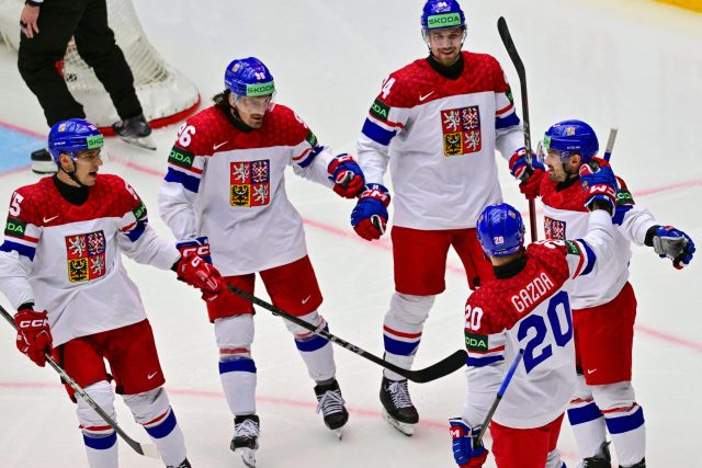 Čeští hokejisté budou hrát na zimních olympijských hrách v Miláně  (archivní foto) | foto: Vít Šimánek,  Profimedia