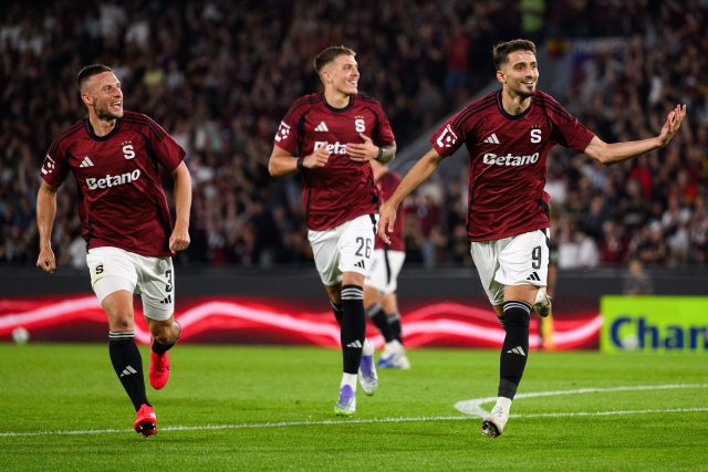 Fotbalisté Sparty | foto: Vlastimil Vacek,  Právo/Profimedia