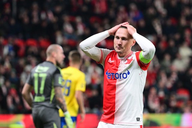 Jan Bořil ze Slavie po neproměněné šanci | foto: Michal Kamaryt,  ČTK,  Profimedia