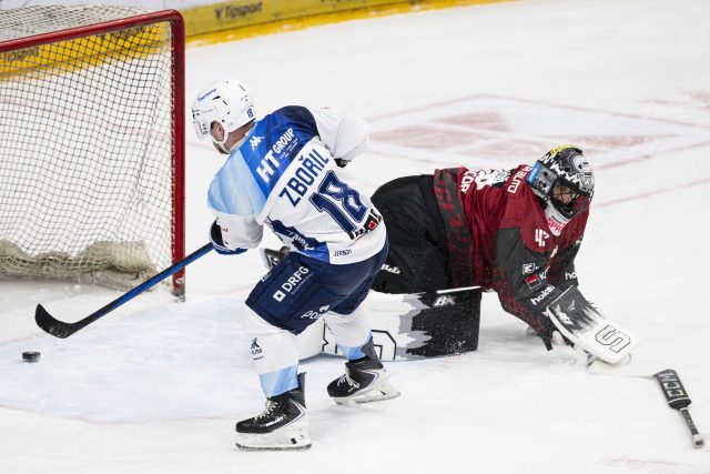 Adam Zbořil překonal v trestném střílení Jakuba Kováře | foto:  Michal Kamaryt,  ČTK