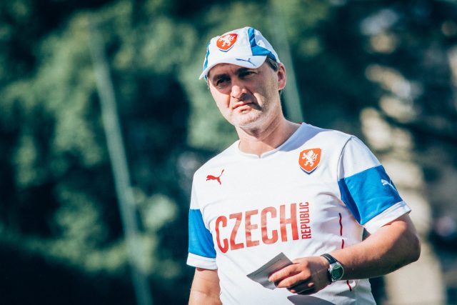 Kouč reprezentační jednadvacítky Jan Suchopárek byl hostem pořadu Na place | foto: Štěpán Černý,  www.fotbal.cz