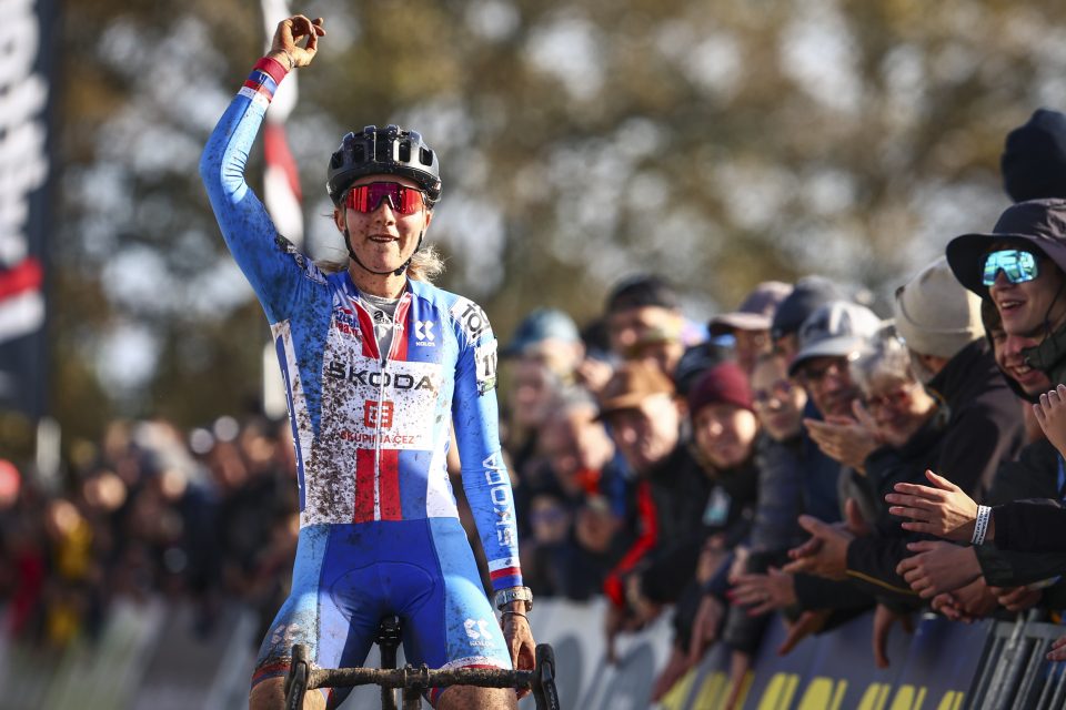 Kristýna Zemanová v dresu pro mistryni České republiky v cyklokrosu | foto: BELGA PHOTO David Pintens,  Reuters
