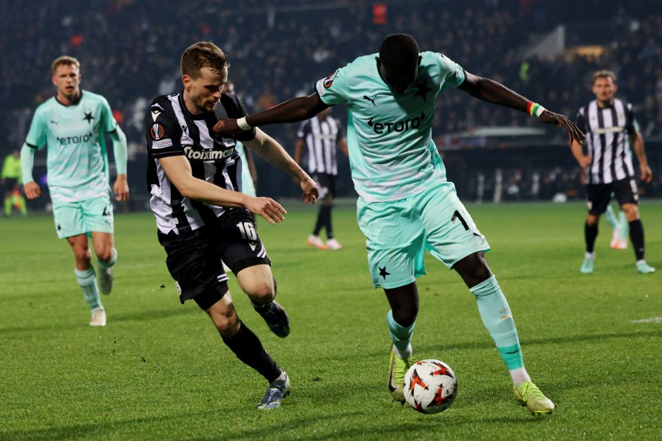 Fotbalisté Slavie nestačili v zápase na řecký PAOK Soluň a po prohře 0:2 ztratili šanci na postup do další fáze Evropské ligy | foto: Alexandros Avramidis,  Reuters