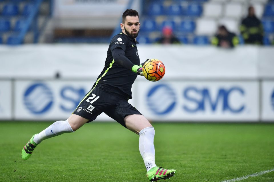 Fotbalový brankář se po devíti letech vrací do libereckého Slovanu | foto:  Radek Petrášek / ČTK