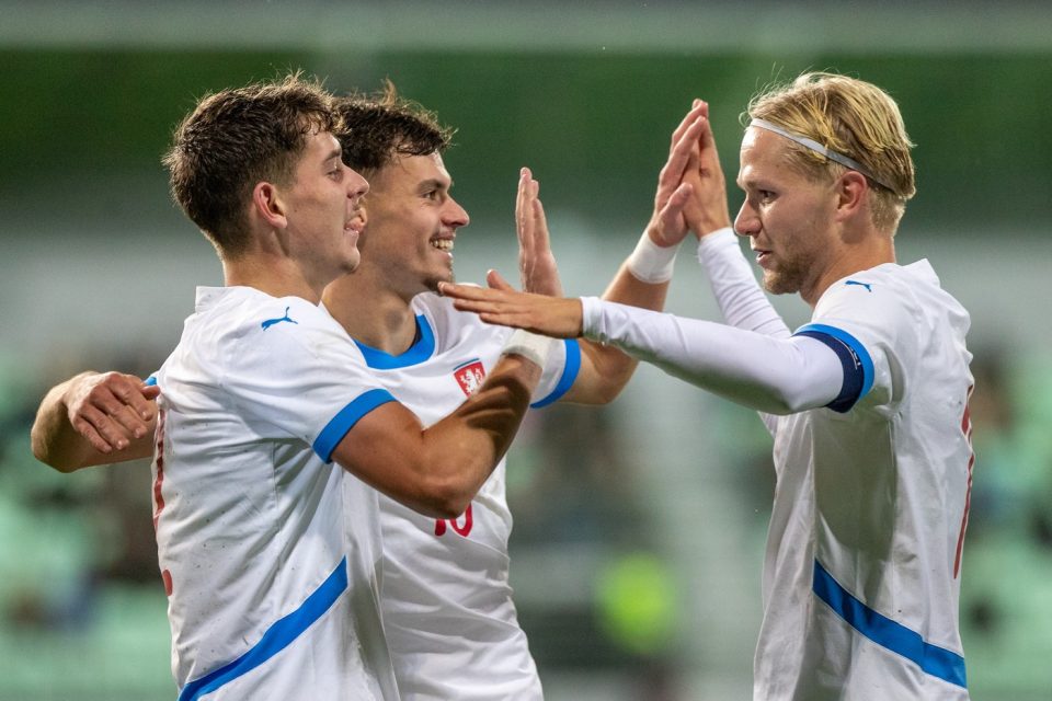 Zleva Tomáš Jelínek z Česka,  Lukas Ambros z Česka a Matěj Šín z Česka | foto: Vladimír Pryček,  ČTK