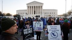 Zastánci i odpůrci potratů před Nejvyšším soudem ve Washingtonu